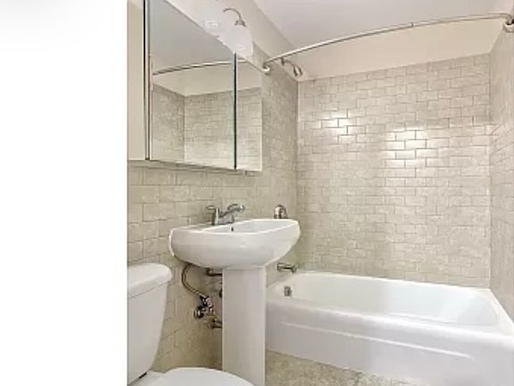 4th image of 950 Underhill Ave APT 18J