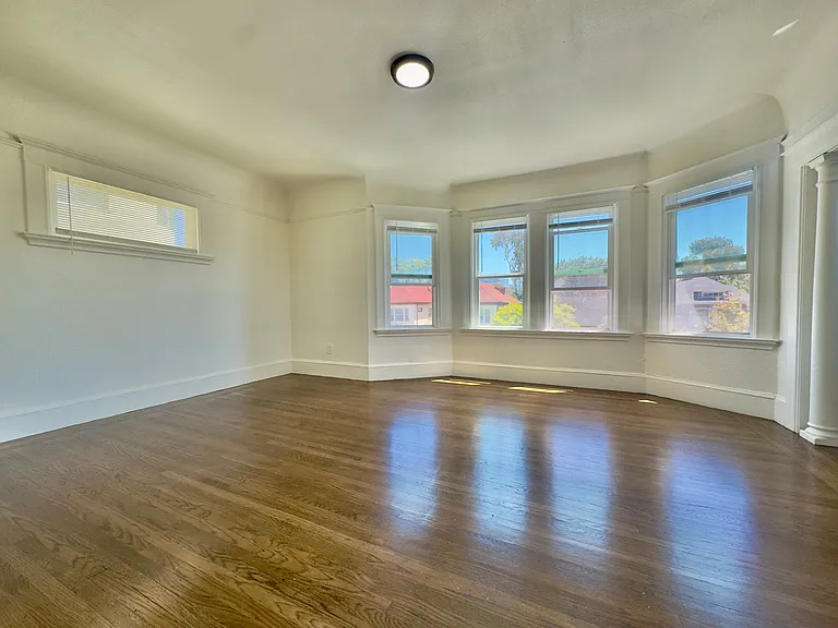 3115 Martin Luther King Jr Way — Photo 2