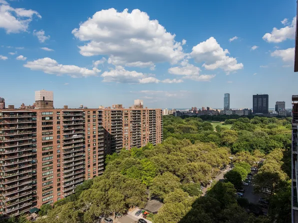 382 Central Park West image 1 of 2