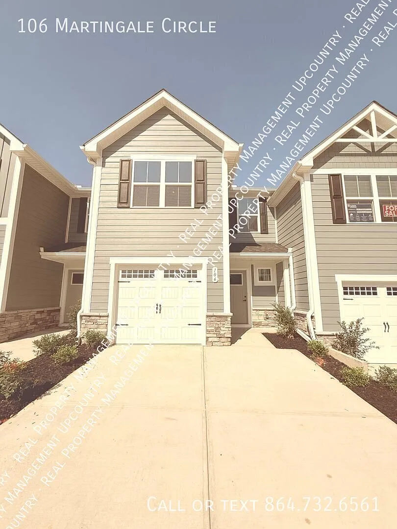 Fresh Townhome with Pool — Photo 1