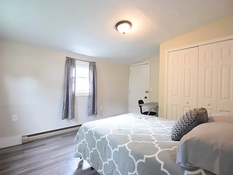 521 E State St #2 — Photo 4