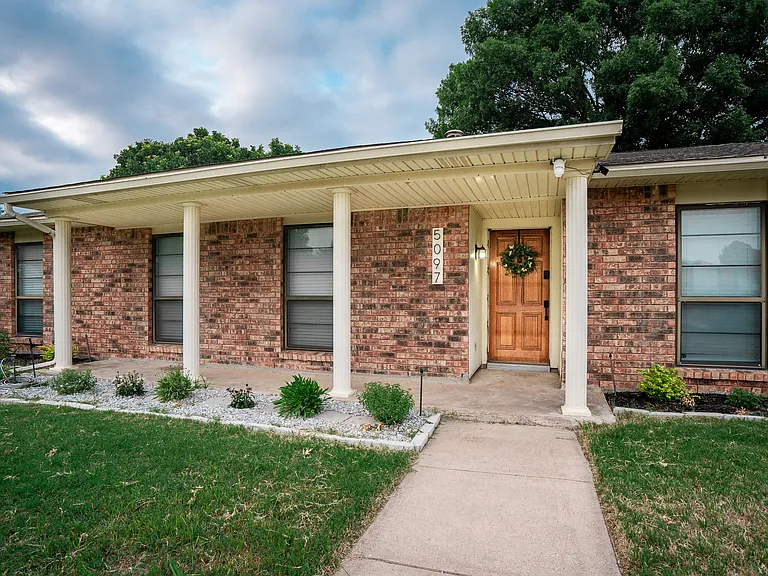 5097 Roberts Dr — Photo 1