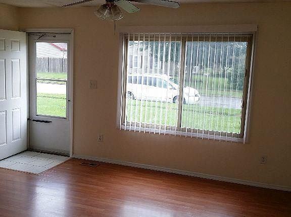 3rd image of 1415 Omard Dr