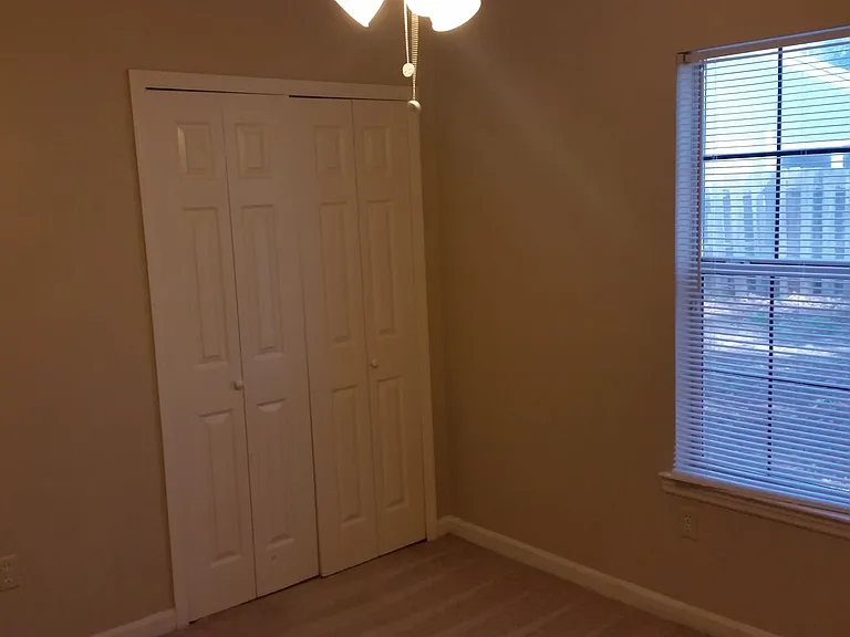 8 Saint Ives Ct — Photo 27