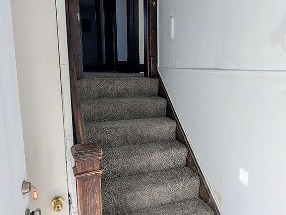 4th image of 916 6th St NW #2