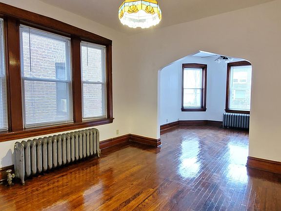 4th image of 827 N Mozart St #2