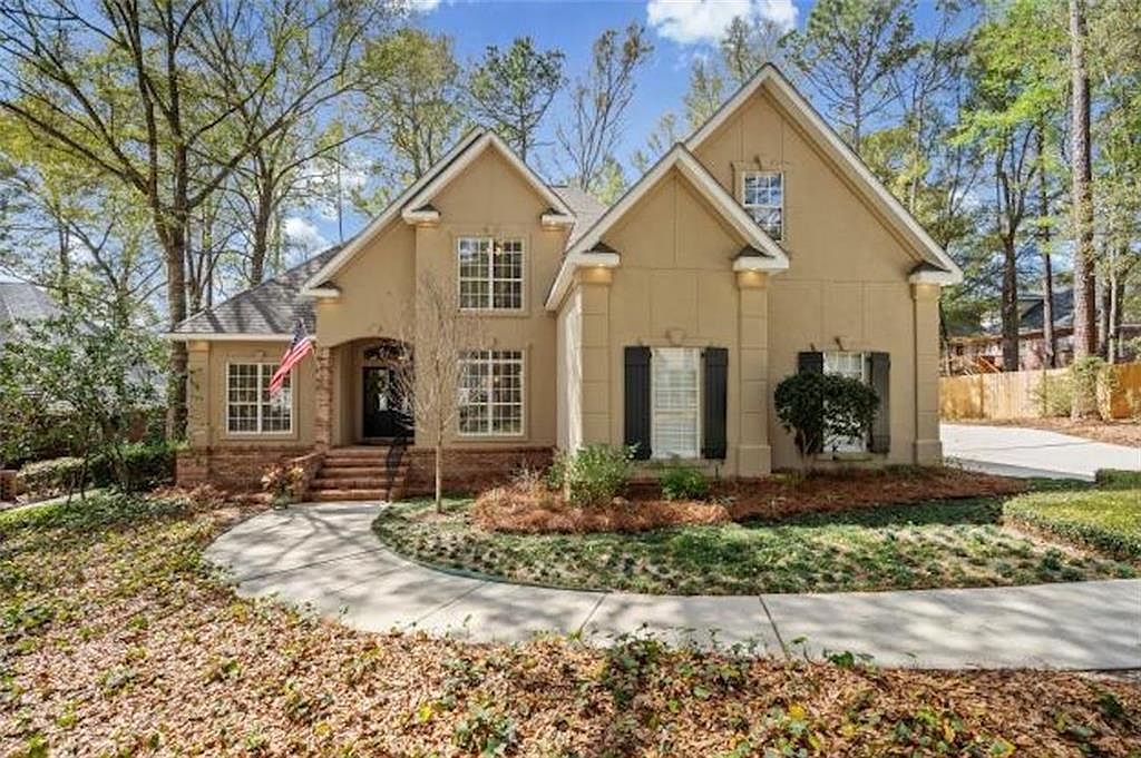 104 Pebble Ct