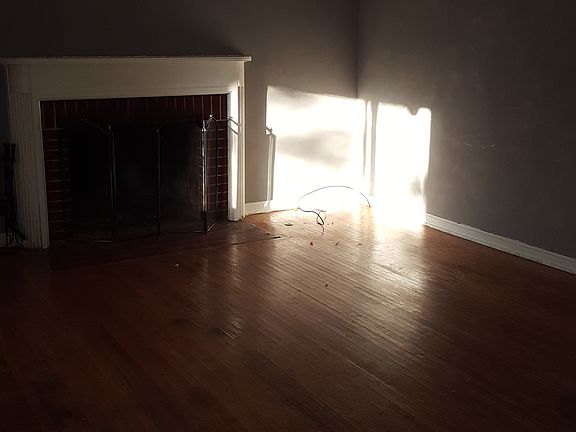 4th image of 301 S Poplar St #House