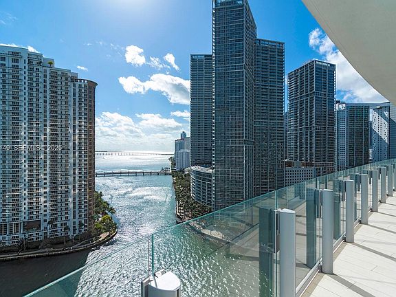 3rd image of 300 Biscayne Boulevard Way #1901