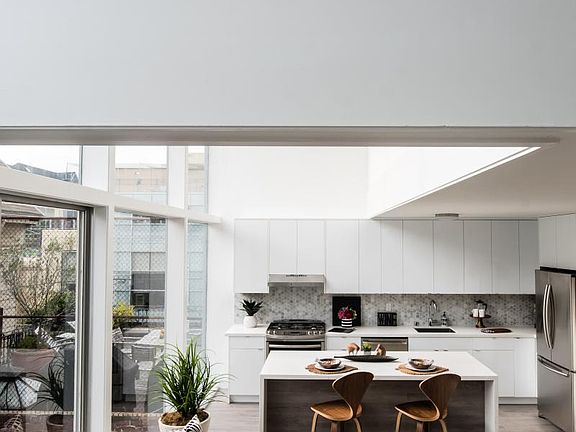2nd image of 2351 Scott St #12
