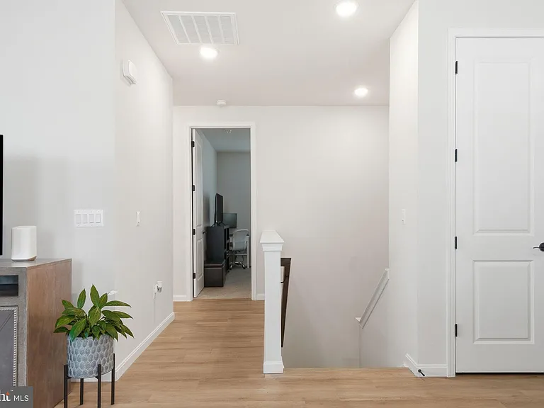 615 Clover Ln — Photo 29