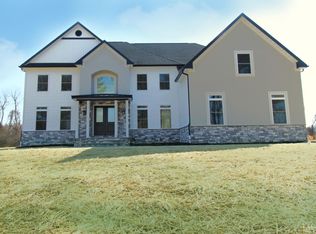 7 Gregory Ct, Dayton, NJ 08810