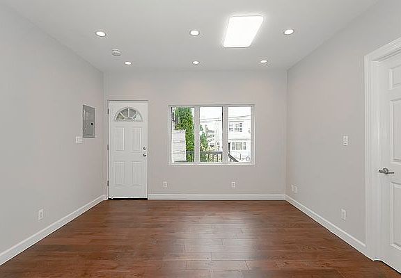 3rd image of 1500 E 51st St #1