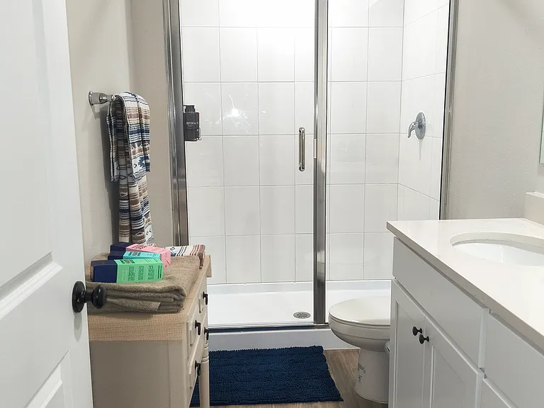 8 Unique Ct #B — Photo 41