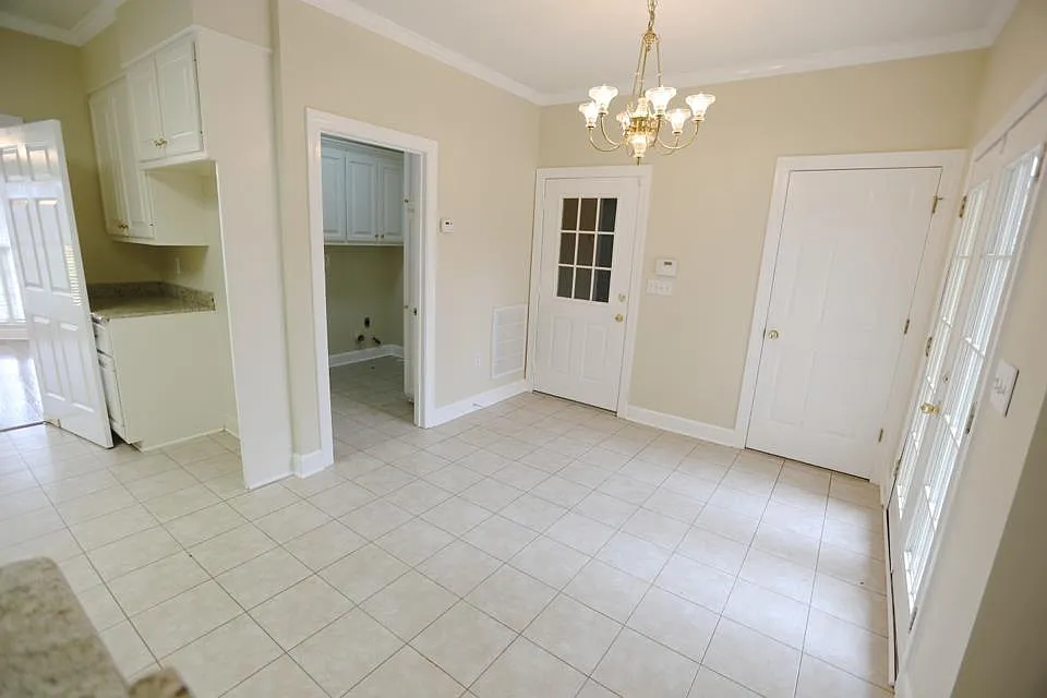 4 bed, 2912 sqft, $2,850 — Photo 4