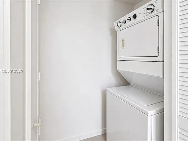 253 NE 2nd St #CU-802 — Photo 7