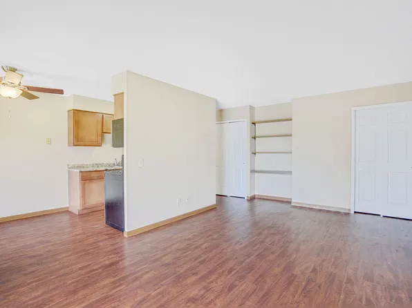 900 6th St S APT 8, Hopkins, MN 55343