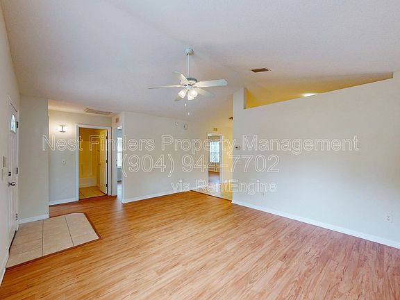 3rd image of 908 Helen St
