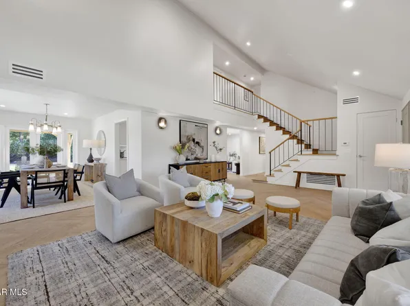 22460 Cairnloch St, Calabasas, CA 91302