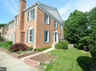 6153 Summer Park Ln, Alexandria, VA 22315