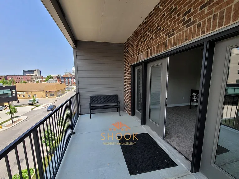 Brownstone Condominiums — Photo 36
