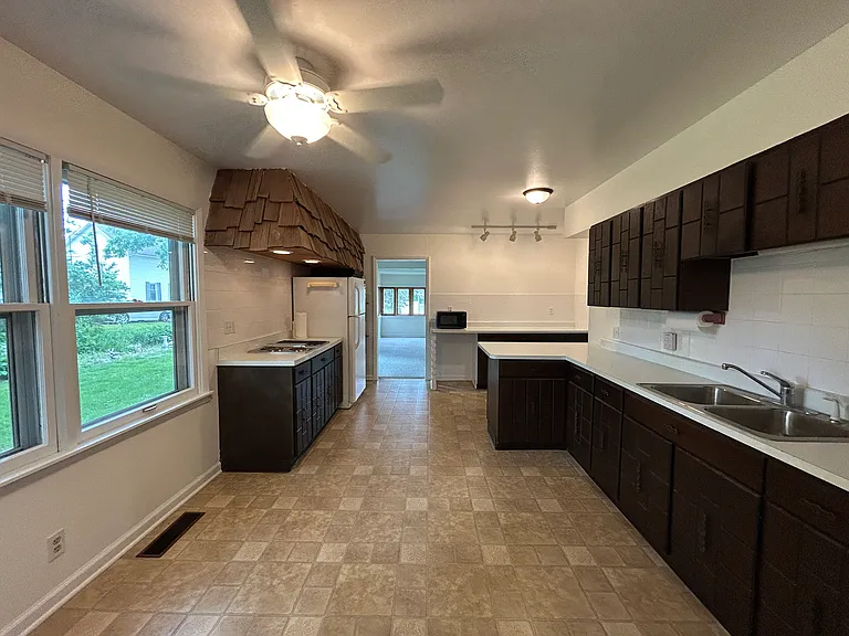 637 W Main St — Photo 3