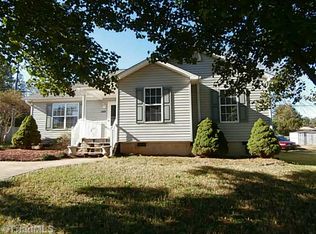 5009 Shattalon Dr, Winston Salem, NC 27106