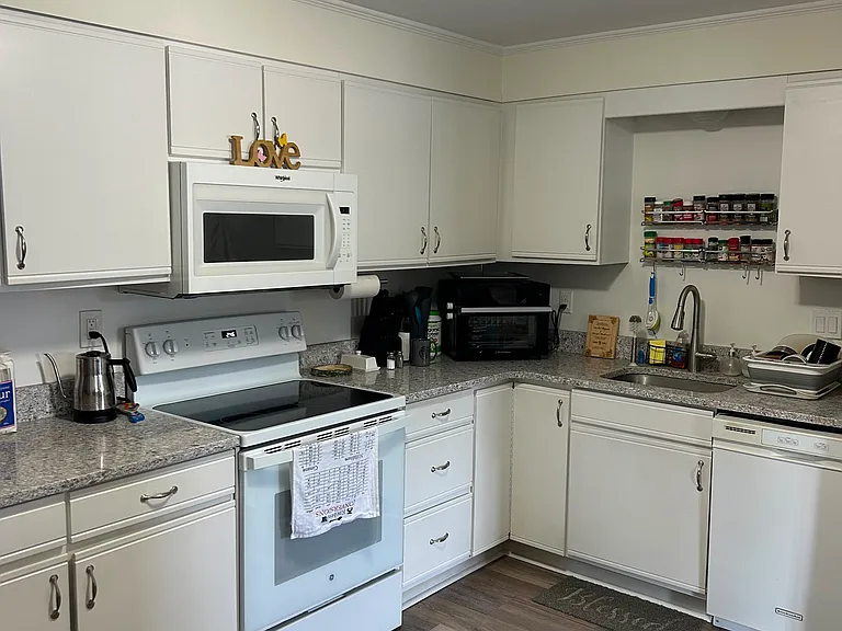 175 W King St #120 — Photo 2
