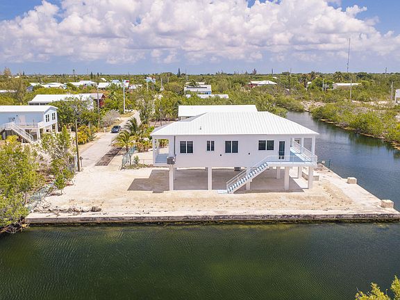 2nd image of 281 Pelican Ln