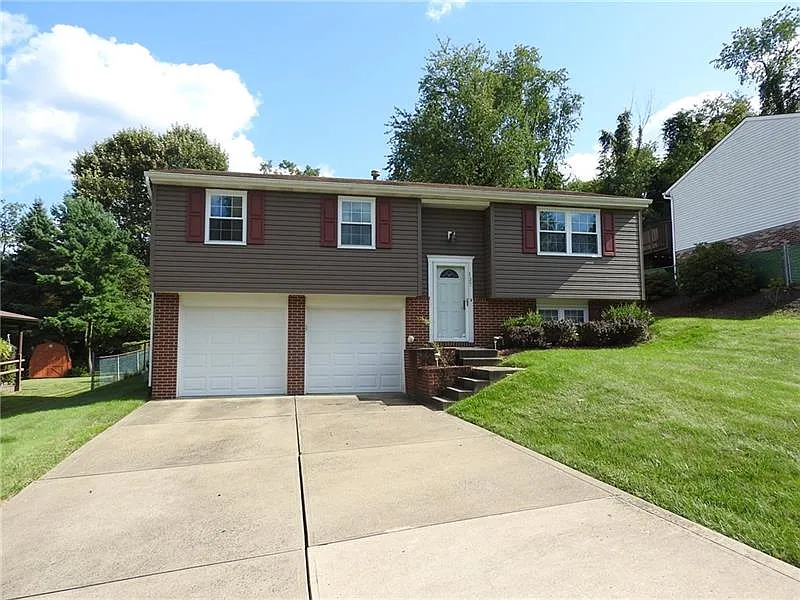 137 Old Farm Dr photo 1