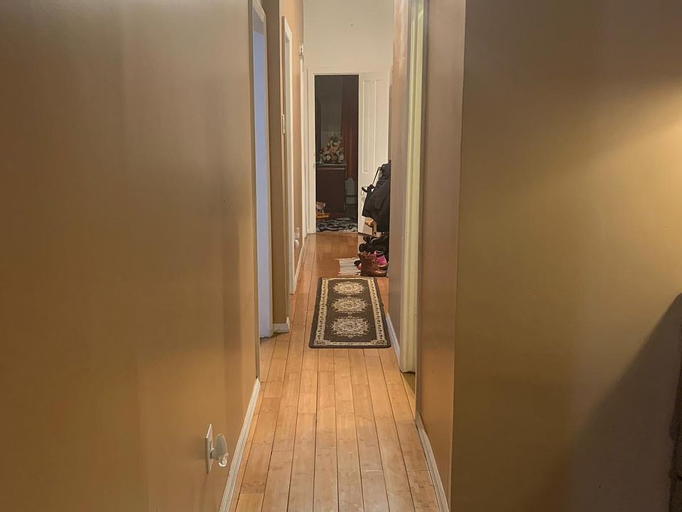 2nd image of 1143 Glenmore Ave #2