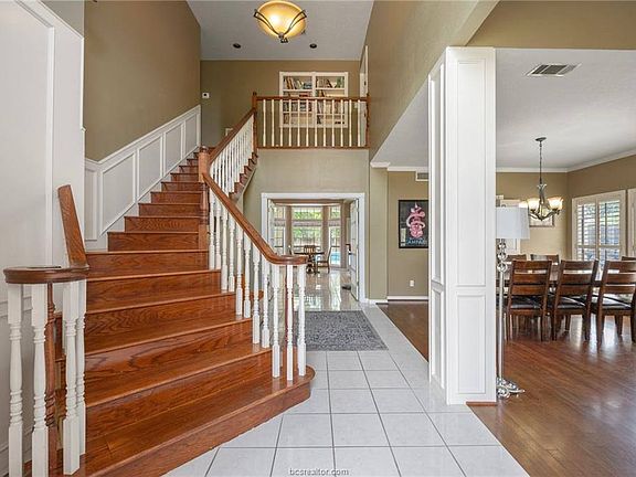 3rd image of 4719 Hunington Dr