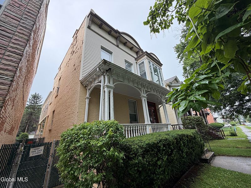 2nd image of 1611 3rd Avenue