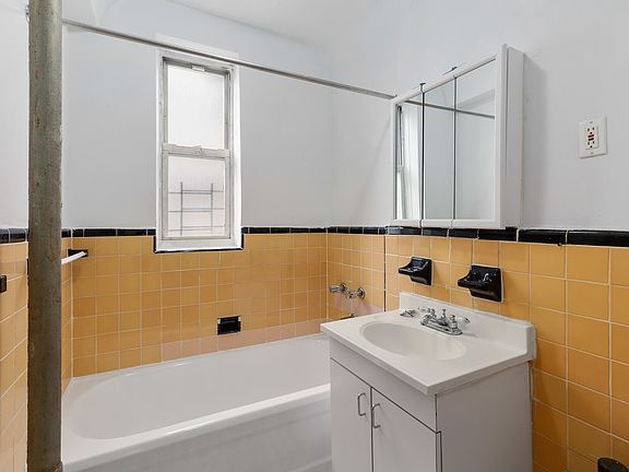 5th image of 189 E 18th St APT 5F
