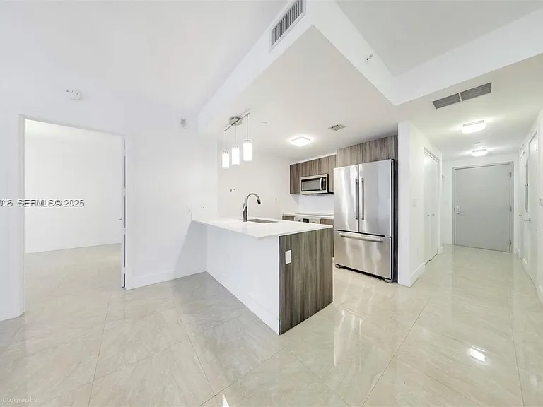 488 NE 18th St #2304 — Photo 1