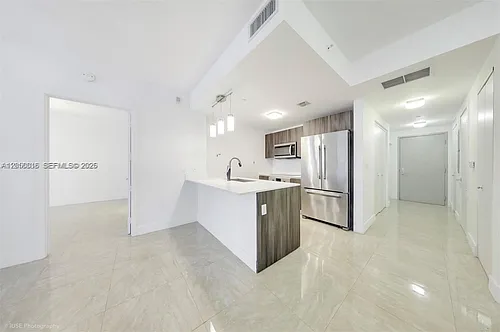 488 NE 18th St #2304 Photo 1