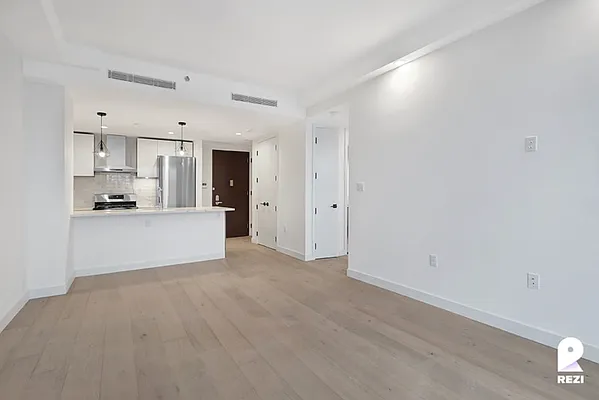 Rented by REZI | media 18