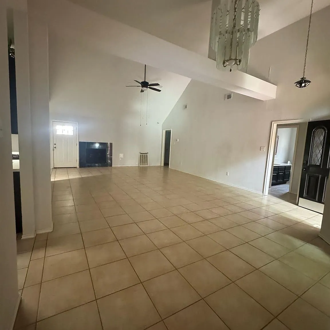 3 bed, 2.0 bath, 1795 sqft, $2,000 — Photo 4