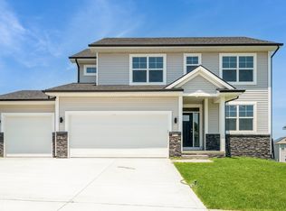 712 Meadow Rd, Adel, IA 50003