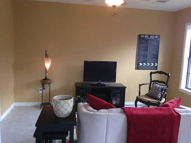 704 Sue St — Photo 17