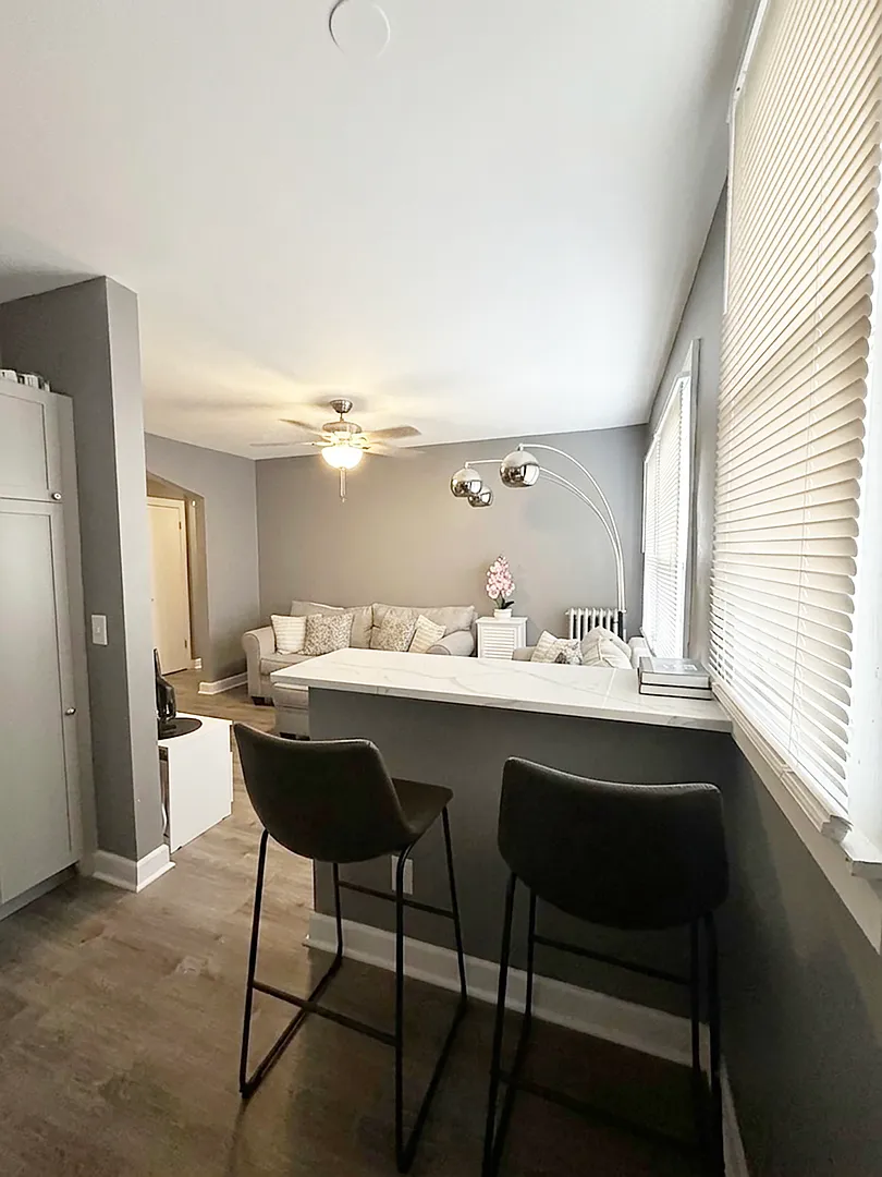 3 bed, 1125 sqft, $1,700 — Photo 4