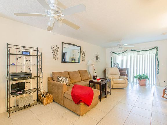 5th image of 3645 NW 6th St
