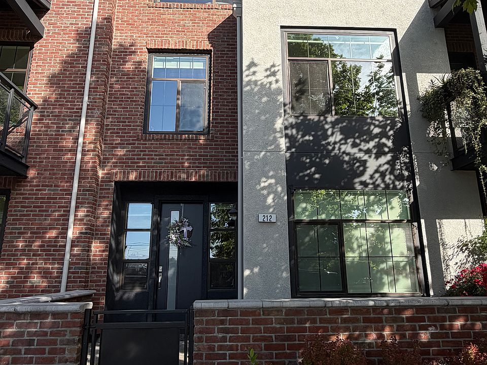 1st image of 212 Railway Ave