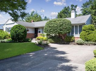 22 Edna Dr, Syosset, NY 11791