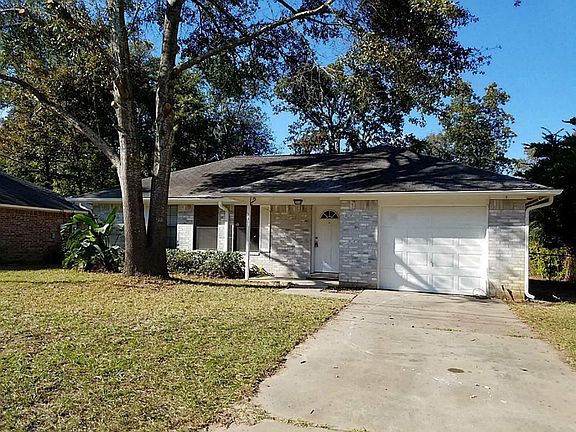 2nd image of 131 N Forest Dr