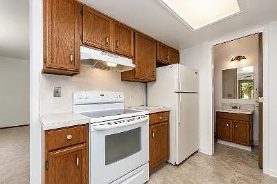 2 bed, 1.5 bath, 1104 sqft, $1,350 — Photo 2