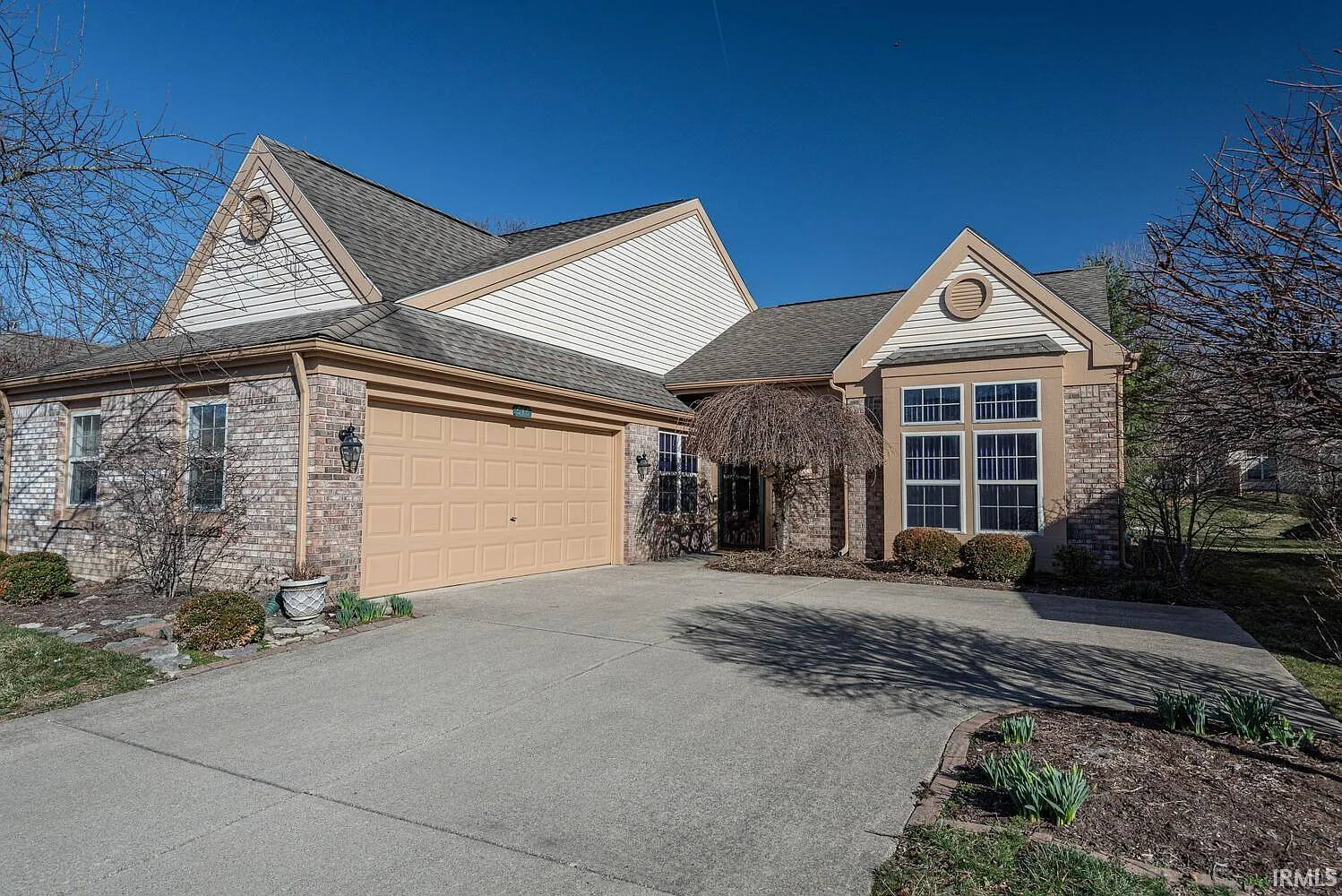 515 E Moss Creek Dr photo 1
