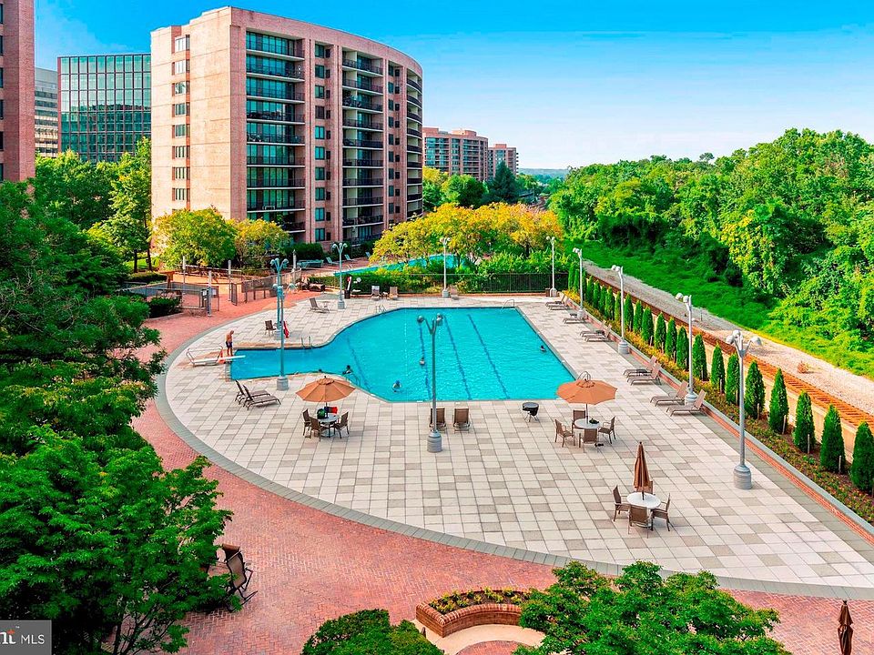 1st image of 1805 Crystal Dr APT 509S