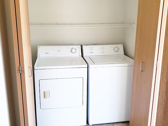 4th image of 200 Prairie Heights Dr APT 313