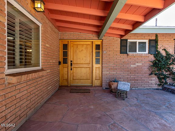4th image of 215 W Oro Valley Dr